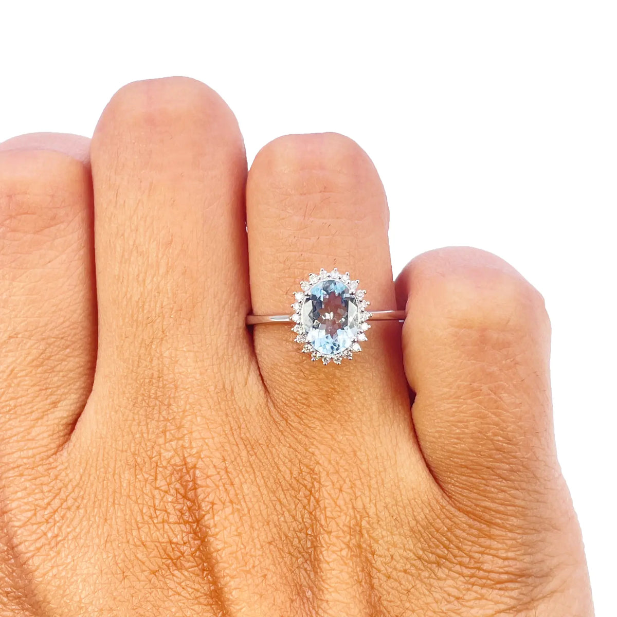 14ct White Gold Natural Oval-Cut Aquamarine & Round Diamond Ring 0.94ct Diamond Ring