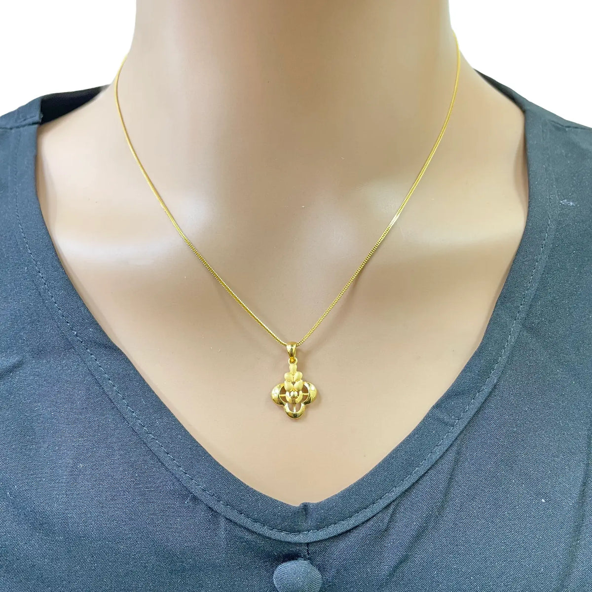 22ct Yellow Gold Floral Pendant & Stud Earring Set High Polish & Matt Finish Gold Necklace