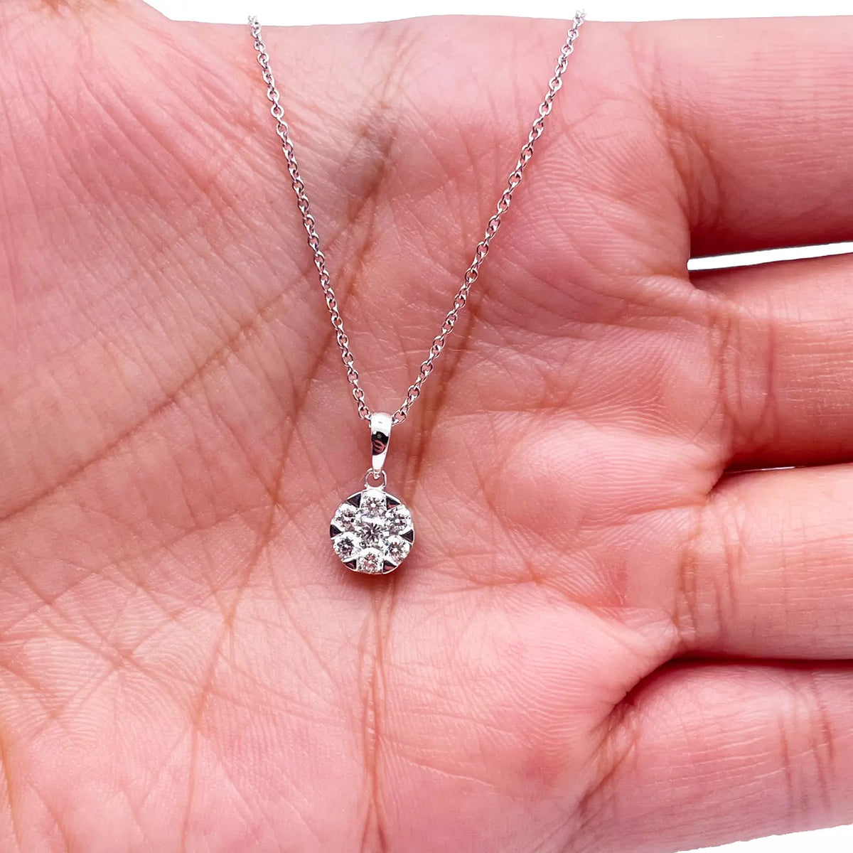 14ct White Gold Diamonds Round Pendant Necklace 0.32ct 