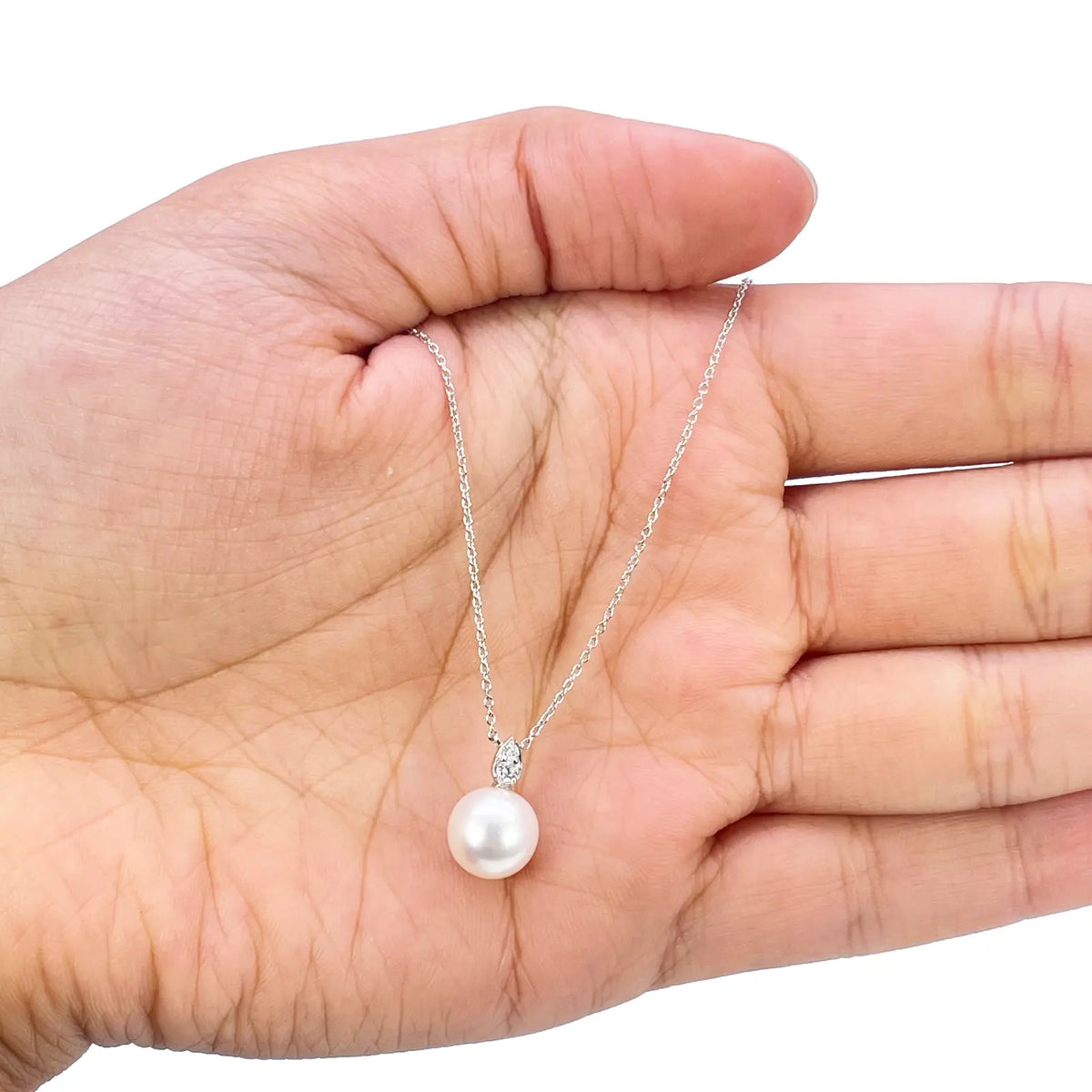18ct Gold Natural Freshwater Pearl & Diamond Pendant Necklace 0.05ct 17 Inches 