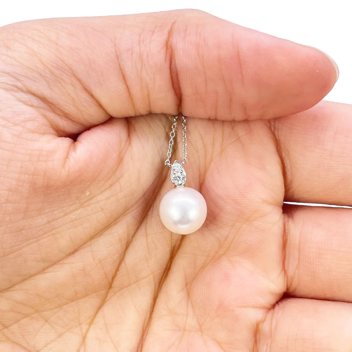 18ct Gold Natural Freshwater Pearl & Diamond Pendant Necklace 0.05ct 17 Inches 