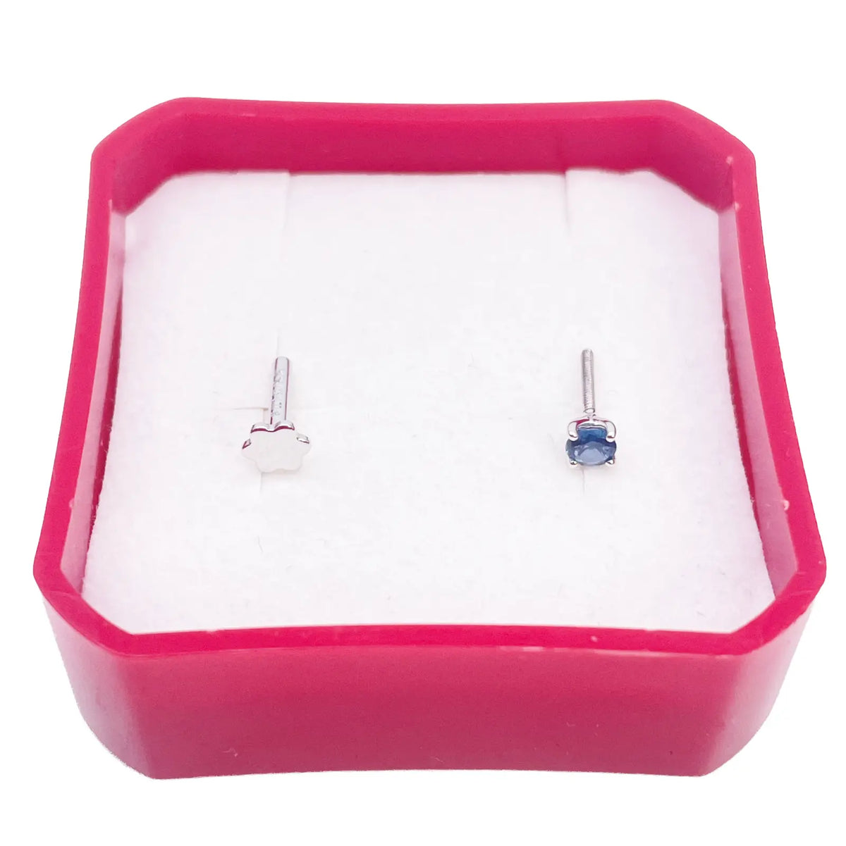 18ct Gold Natural Round Sapphire 4-Claw Nose Stud Pin 0.10ct 2.8mm Width 