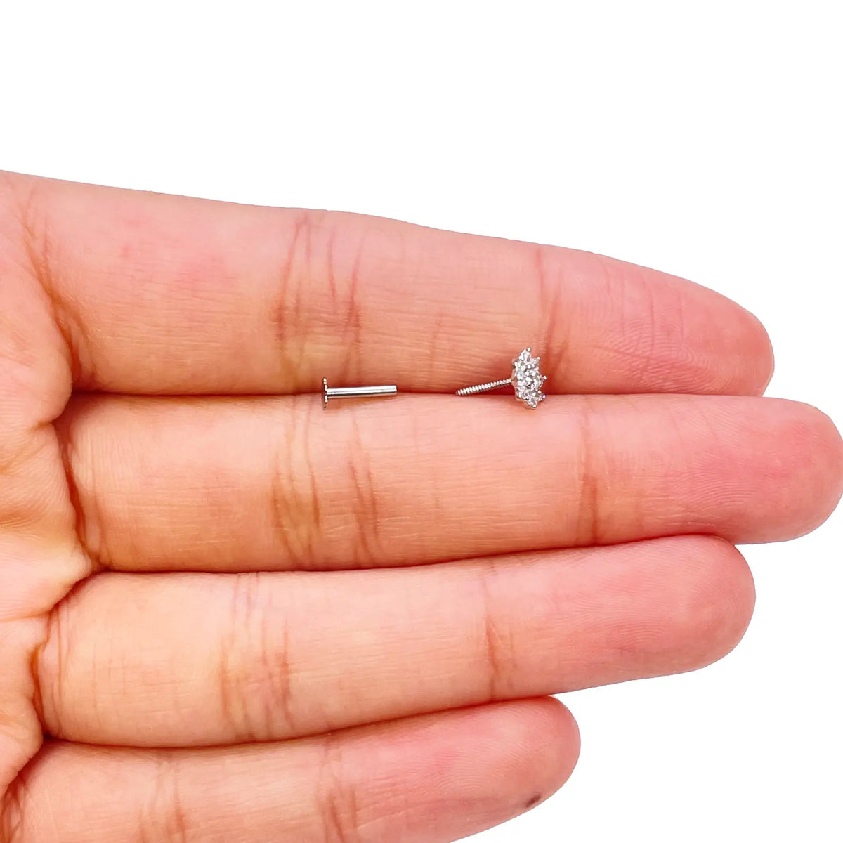 18ct White Gold Beautiful Eight Petal Cubic Zirconia Floral Nose Stud/Pin 5.5mm Width 