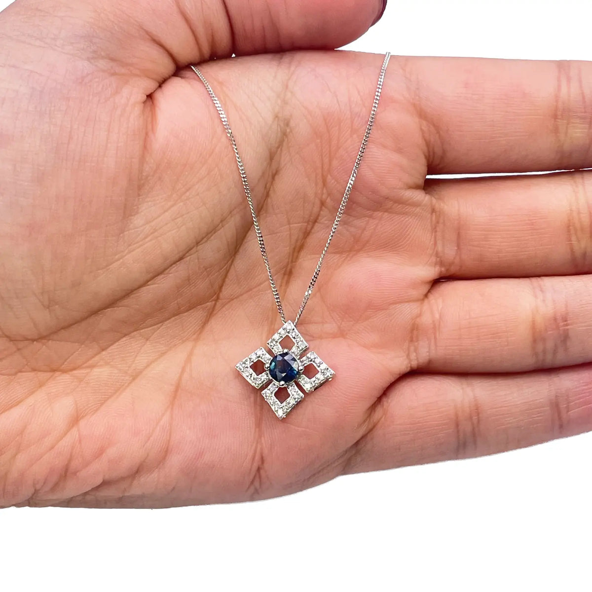 18ct White Gold Diamond & Sapphire Kite Pendant With A 16''inch Chain Necklace 0.77ct 