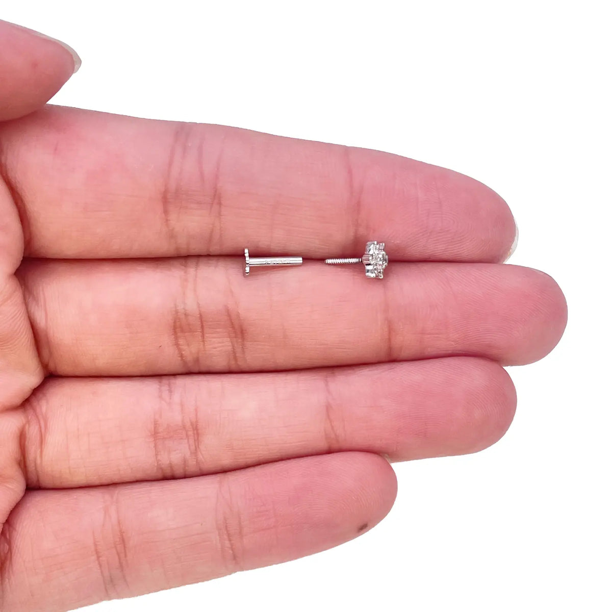 18ct White Gold Natural Round Diamond Flower Nose Stud 0.09ct 