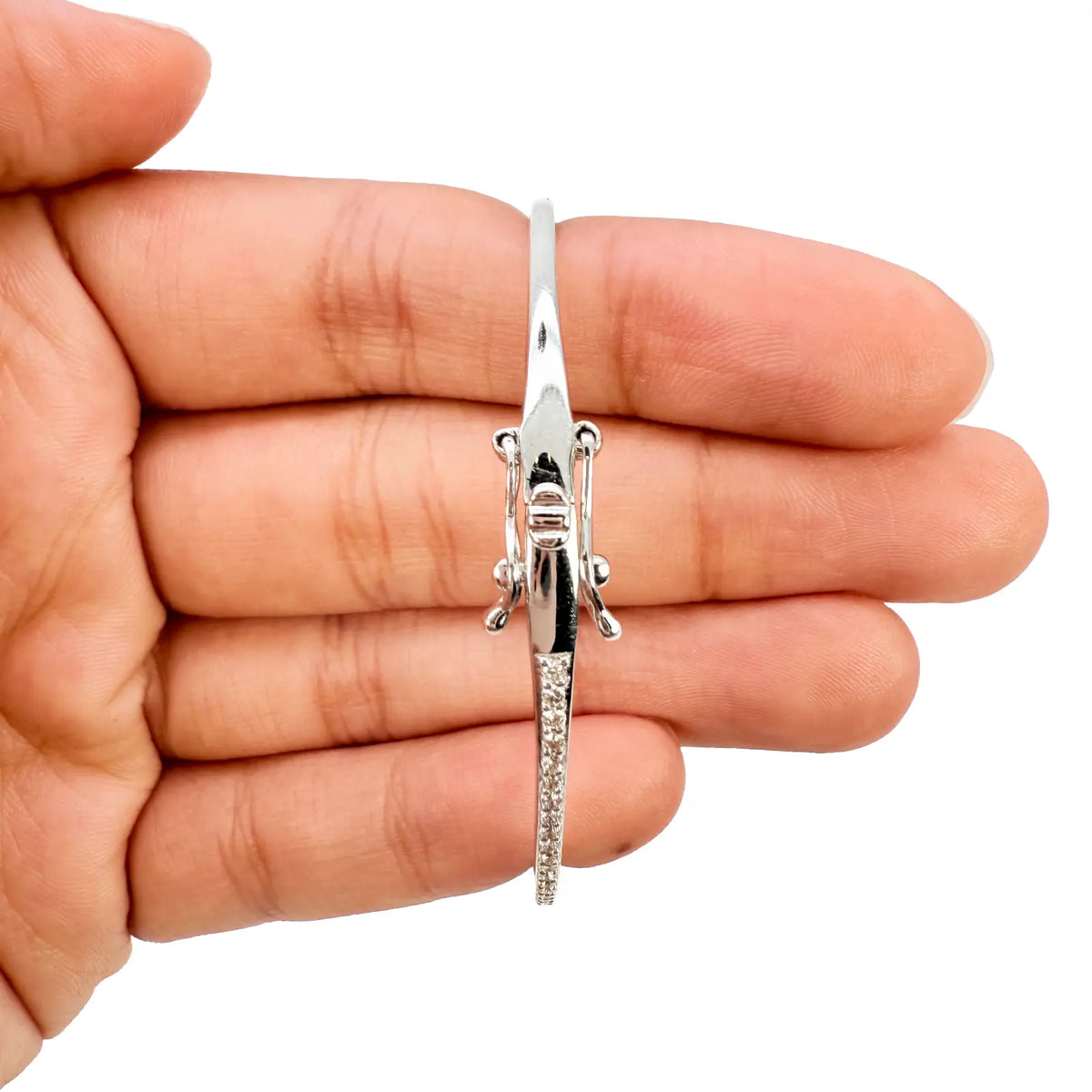 18ct White Gold Natural Round Pave Diamond High-Polished Oval Bangle 0.50ct  Diamond Bracelets