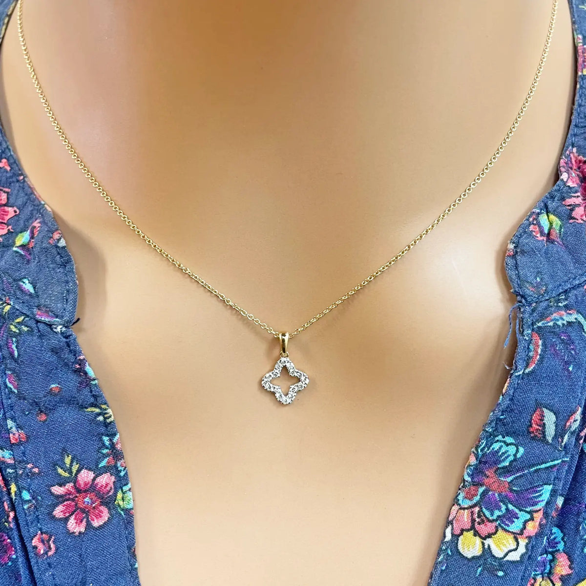 18ct Yellow Gold Diamond Clover Necklace Stud Earrings Matching Set 0.38ct 