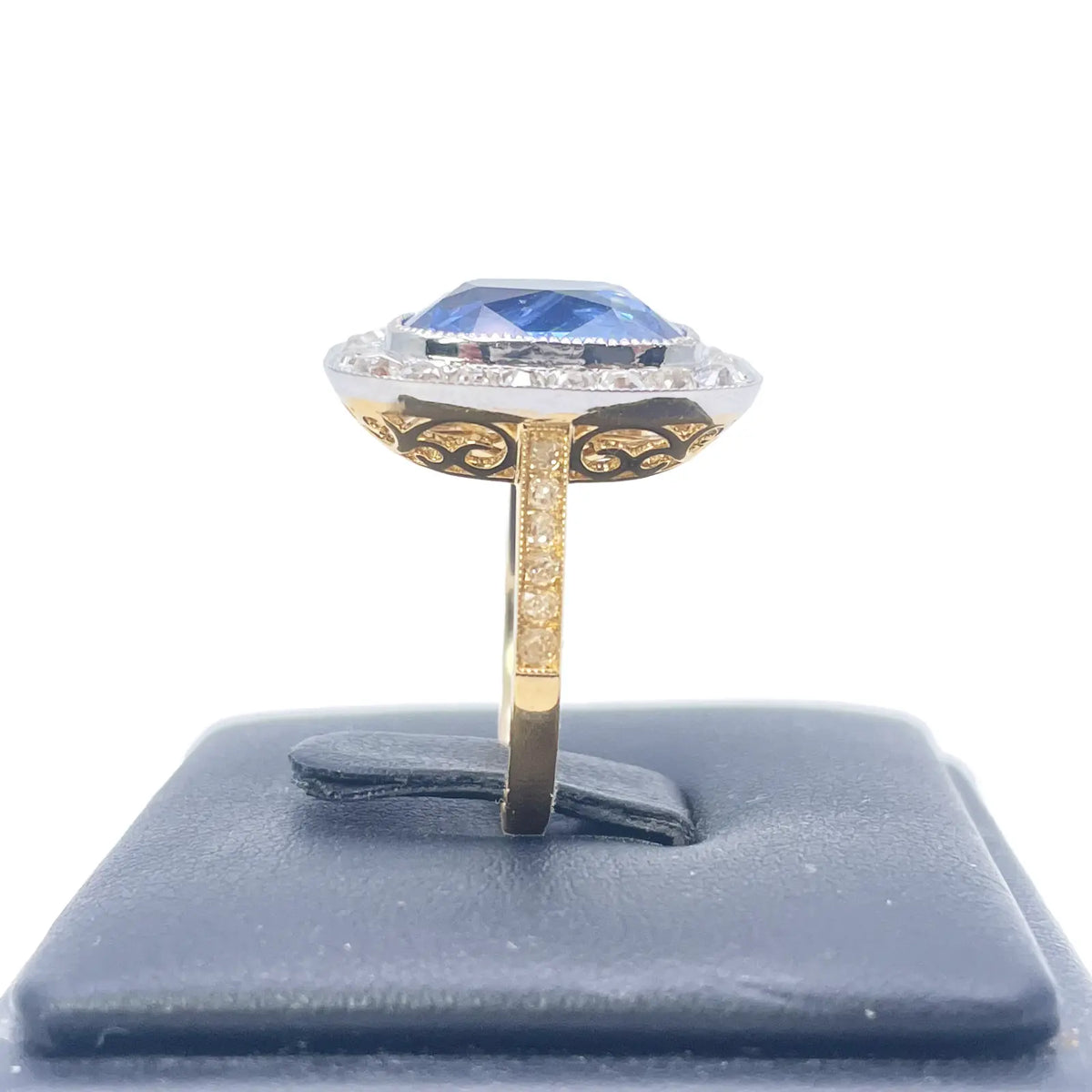 18ct Yellow Gold Natural Blue Sapphire Diamond Rectangular Cushion Ring 10.7ct  Diamond Ring