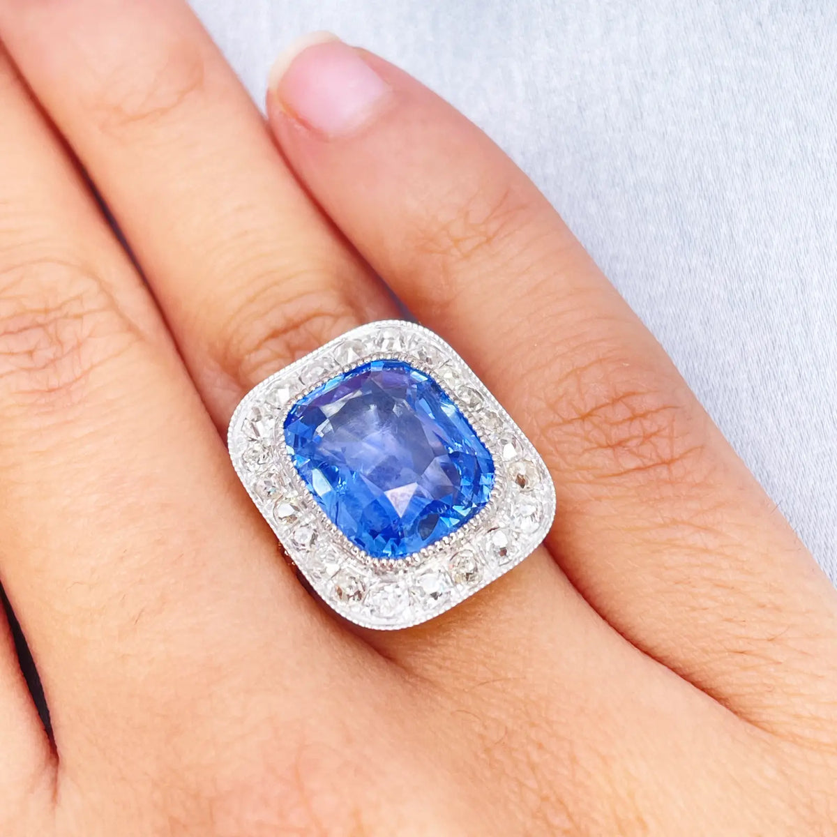 18ct Yellow Gold Natural Blue Sapphire Diamond Rectangular Cushion Ring 10.7ct  Diamond Ring