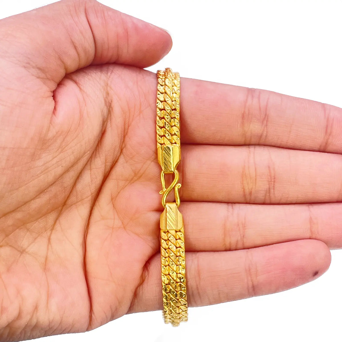 22ct Gold Cowboy Gents Diamond Cut Lightweight Bracelet 8.4 Inches 9mm Width 