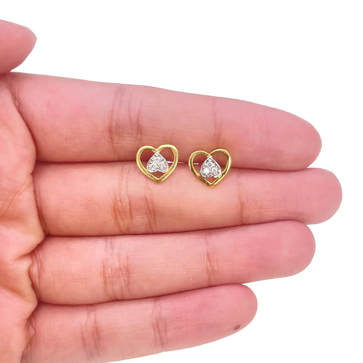 22ct Gold Heart Cubic Zirconia Stud Earrings High Polished - 9x8mm 