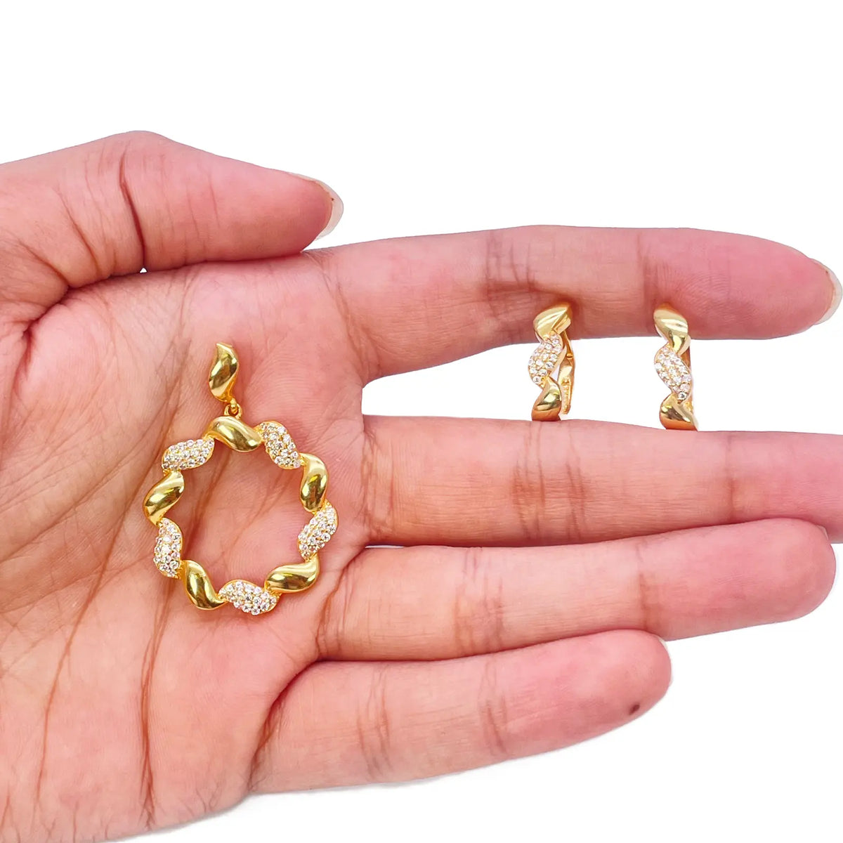 22ct Yellow Gold Circle Of Life Leaf Pendant & Matching Leaf Earrings Set 