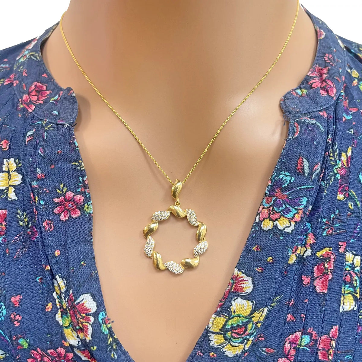 22ct Yellow Gold Circle Of Life Leaf Pendant & Matching Leaf Earrings Set 