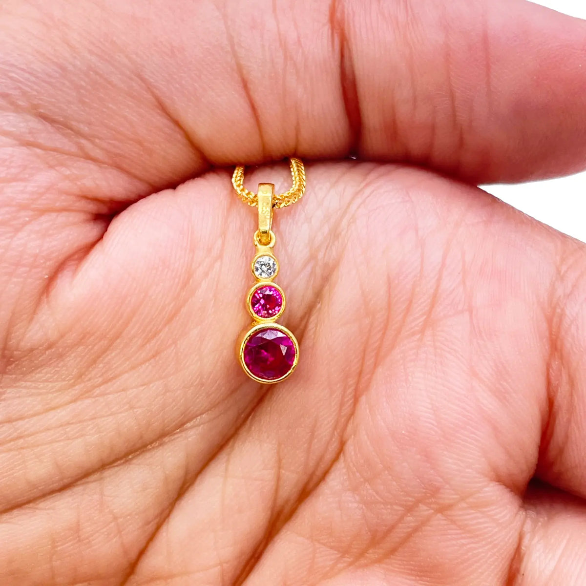 22ct Yellow Gold Drop Red Bubble Pendant & Chain With Matching Drop Earrings 