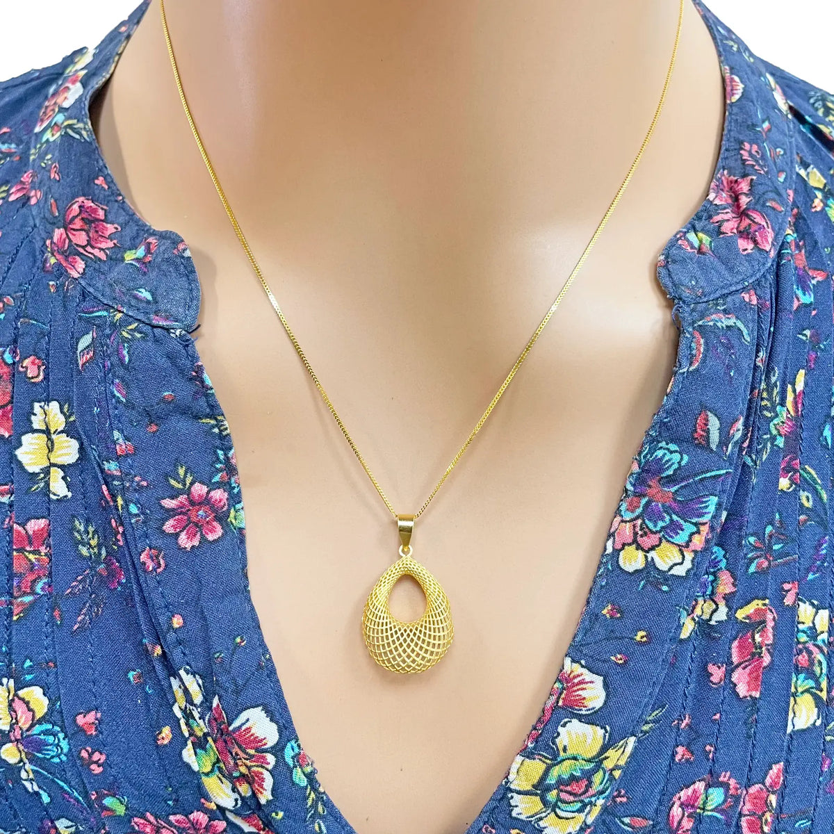 22ct Yellow Gold Mesh Matt Big Oval Pendant 25mm Length 