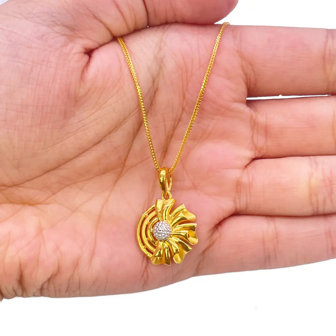 22ct Yellow Gold Diamond Cut Design Two Tone Earrings, Pendant & Chain Necklace 