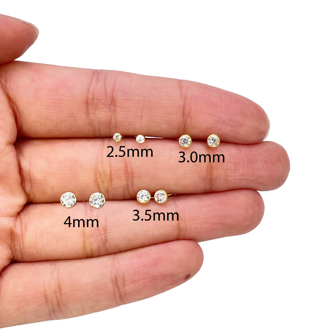 Boucles d'oreilles clous pour enfants en or jaune 22 carats serti clos rond 2,5-4,5 mm