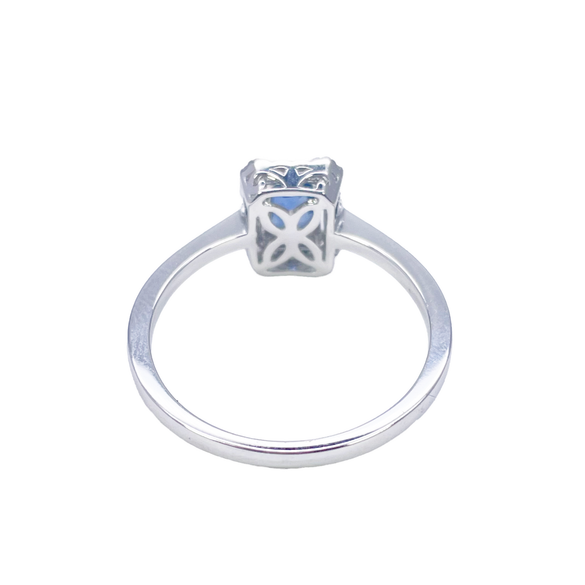 18 karaat witgouden smaragd geslepen blauwe saffier & diamant halo ring 0,79 ct