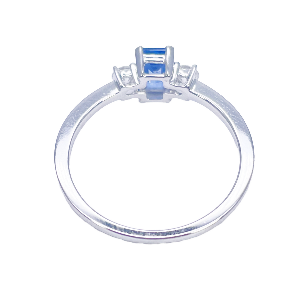 18-karaats gouden ring met saffier en diamant, natuurlijke ronde en smaragd slijpvorm, drie stenen 0,80ct