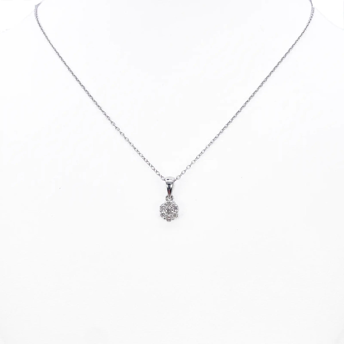 9ct White Gold Natural Round Cluster Diamond Pendant Chain Necklace 0.25ct 