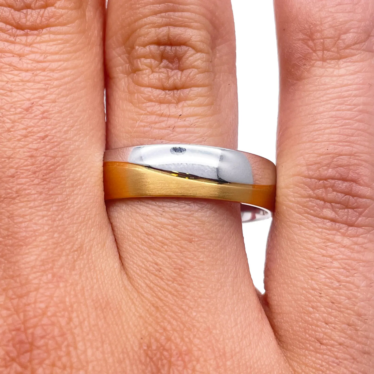 18ct White/Yellow Gold Two-Tone Mens Wedding 6mm Band With Half Matt Groove 