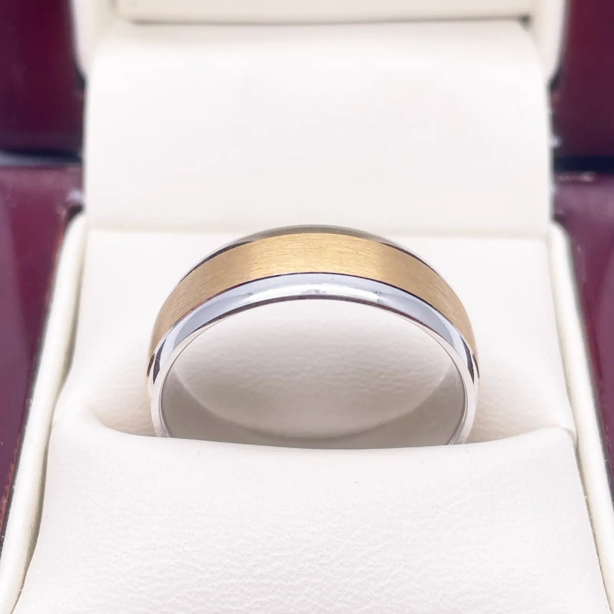 18ct White/Yellow Gold Two Tone Mens Wedding 7mm Band With A Fancy Matt Middle 