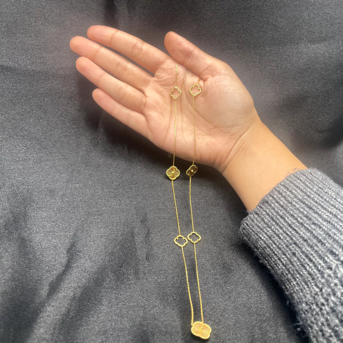 22ct Yellow Gold Clover Pendant Necklace Chain  28 Inches 