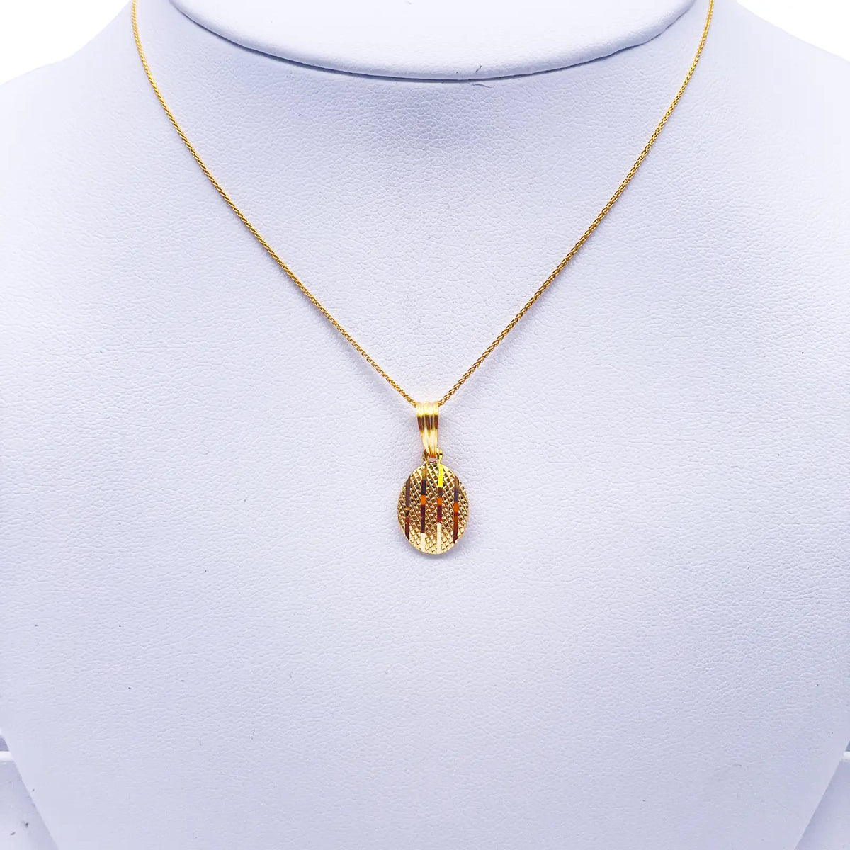 22ct Yellow Gold Diamond Cut Shiny Oval Pendant & Necklace 16''inches 