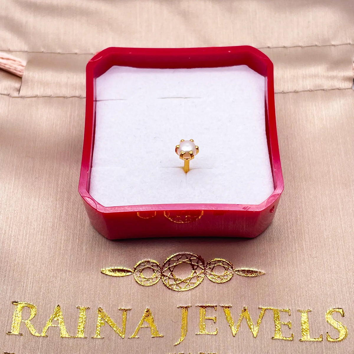 22ct Yellow Gold Freshwater Pearl Claw Single Nose Stud 4.6mm 